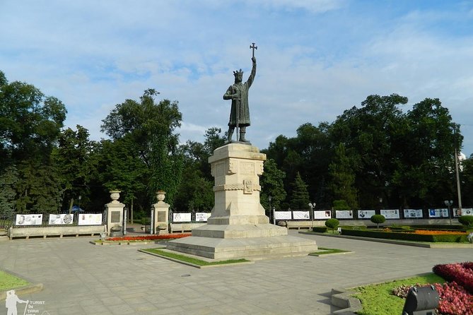 1 DAY from Moldova:City Tour Chisinau -Transnistria SOVIET TOUR - Stefan cel Mare Park, the smart warm-up