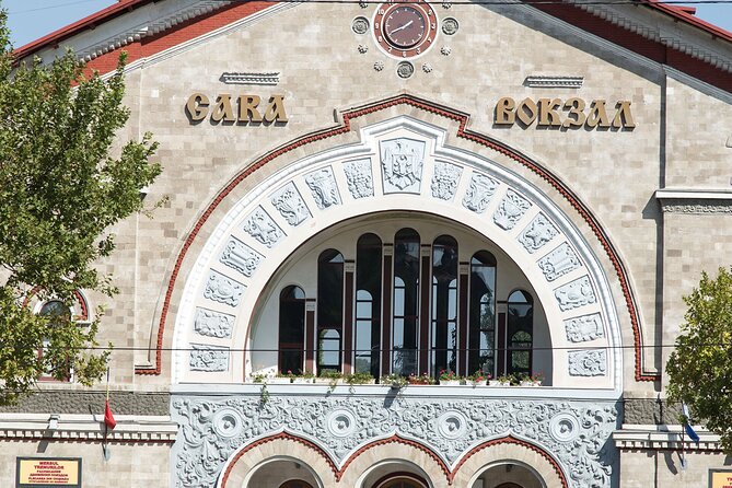 2.5 hours Walking City tour Chisinau Moldova - Central Market and crafts, the practical side of culture