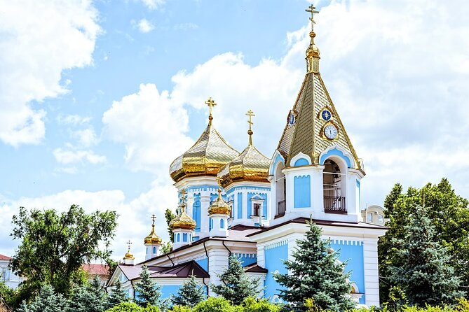 2.5 hours Walking City tour Chisinau Moldova - Parliament of Moldova and government buildings, finishing with a clear endpoint