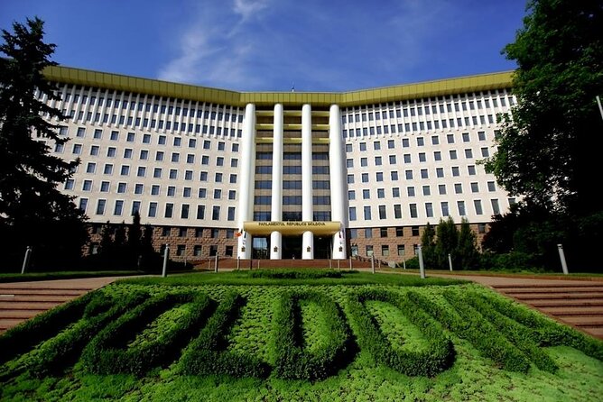 2.5 hours Walking City tour Chisinau Moldova - From the Triumphal Arch to Ștefan cel Mare, seeing the city’s spine