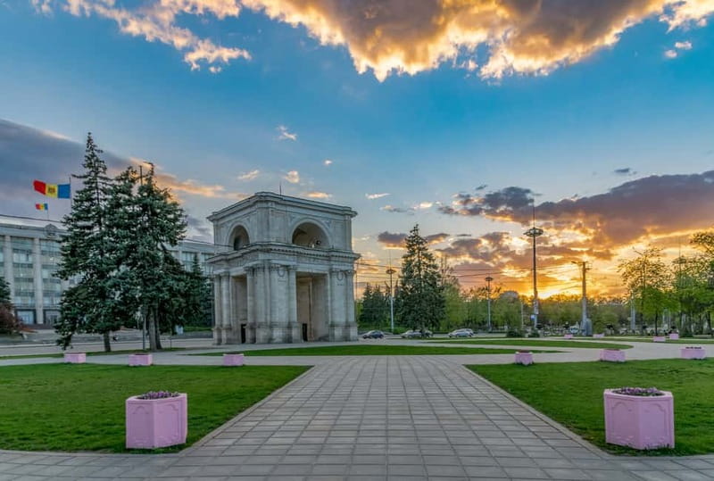 Chisinau: Discover City Highlights with a Walking Tour - From Stephen the Great Central Park to the Triumphal Arch