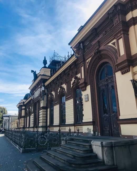 Chisinau: Discover City Highlights with a Walking Tour - Guides make it personal, even on a tight route
