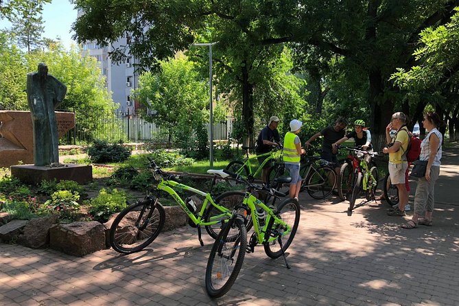 Chisinau Half-Day Private Tour by Bike with Local Guide - Triumphal Arch and big monuments: spotting the city’s “signature”