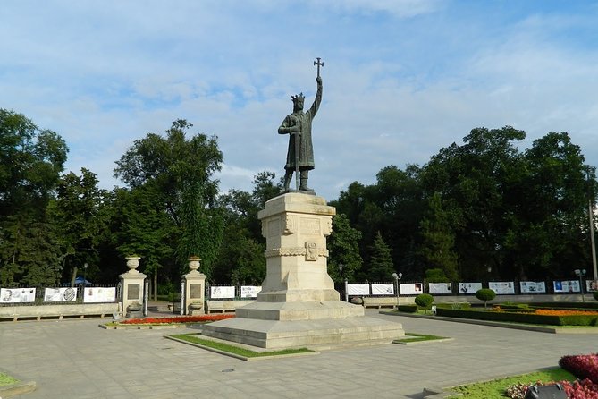 Chisinau Half-Day Private Tour by Bike with Local Guide - Parks and green spaces: the best surprise of biking