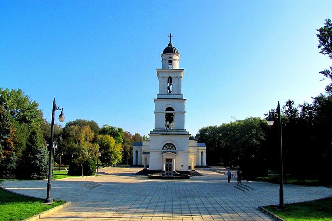 Chisinau Walking City Tour - Great National Assembly Square and Cathedral Park