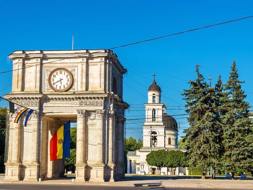 Chisinau: Walking City Tour - Souvenir market and Greek Church: a practical contrast between everyday life and sacred space