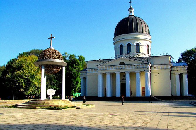 Chisinau: Walking City Tour - Stephan the Great Boulevard and 31st of August street: how you see 19th-century Chisinau fast