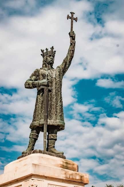 Chisinau Walking Tour with Local Guide - Stephen the Great Public Gardens: your first photo stop