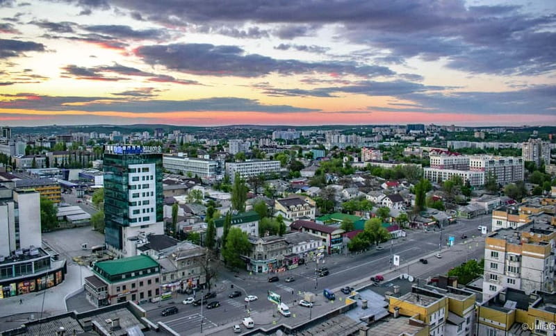 Chisinau Walking Tour with Local Guide - From City Hall to the Organ Hall: small details, fast payoff