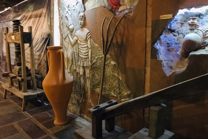 Cricova underground Winery - with wine tasting - Inside the cellar and tasting room: what the experience feels like