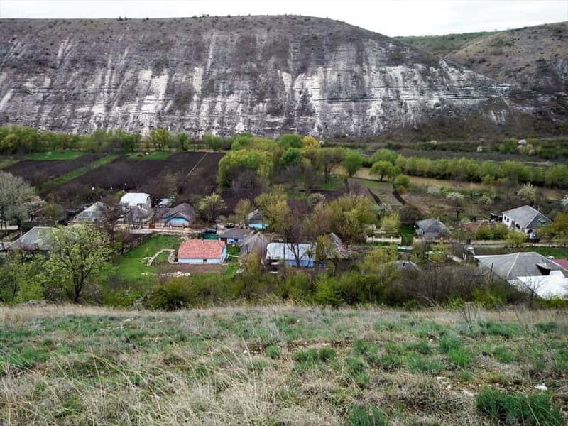 Moldova:Old Orhei Archeological Complex unique cave&Curchi - Guide quality in Moldova: why you should care who holds the microphone