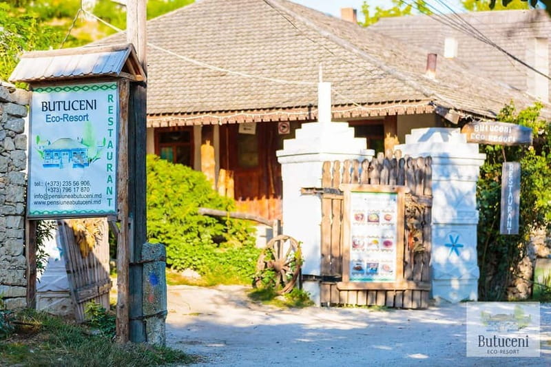 Moldova: Old Orhei Branesti winery &Traditional Delights - Old Orhei: cave monasteries and the Răut River cliffs
