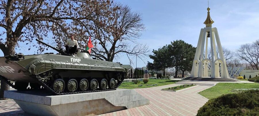 Soviet Secrets of Transnistria: Safe Tour to Bender - Crossing from Chisinau to Transnistria, passport first