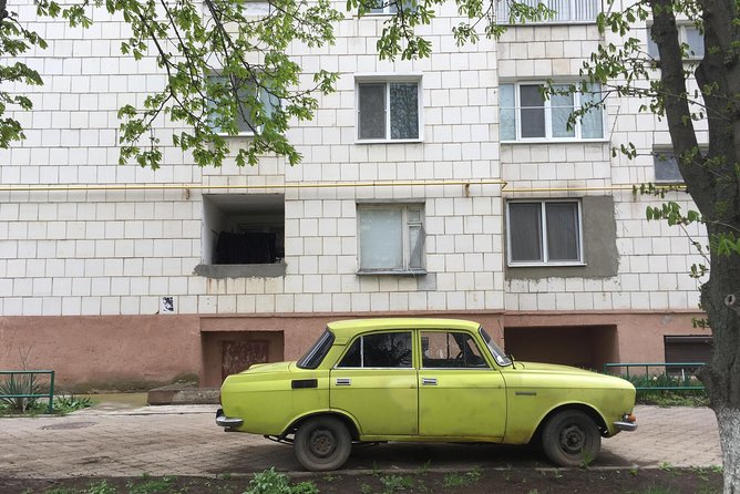 Tiraspol must-see tour with Anton Dendemarchenko - Pridnestrovie - Green Market Center: where the tour becomes daily life