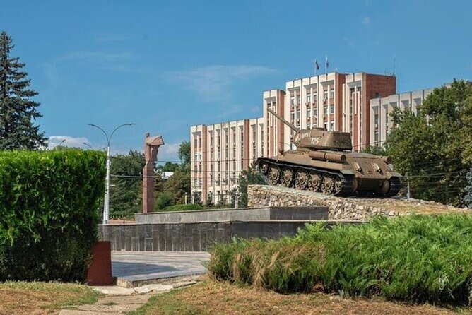 Transnistria Back in the USSR Tour - Tiraspol city sweep: Soviet symbols, Lenin monuments, and the big-street feeling