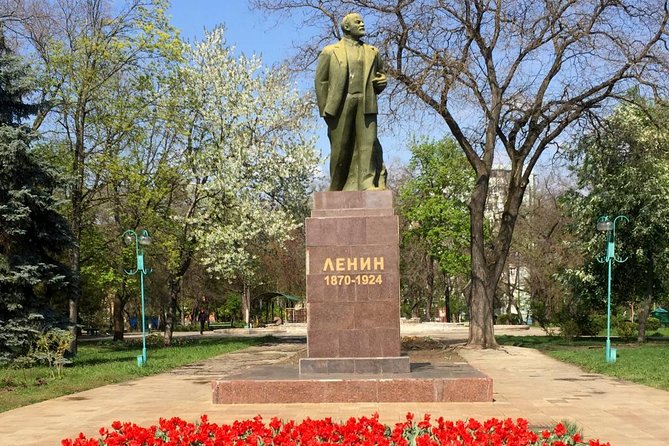 Travel to Pridnestrovie with Anton Dendemarchenko - day tour - Tiraspol Soviet icons: DOM SOVIETOV through the Eternal Flame