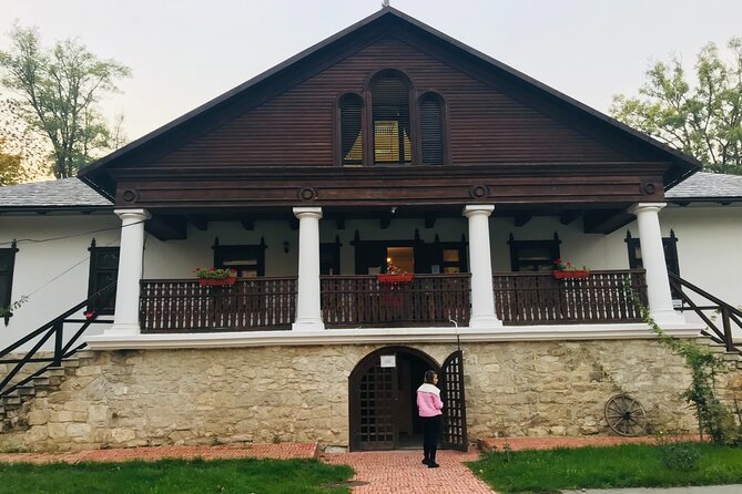Visit the Largest Winery in the World and Manuc Bei Mansion - Stop 2: Manuc Bei Mansion in Hincesti, palaces and an underground tunnel